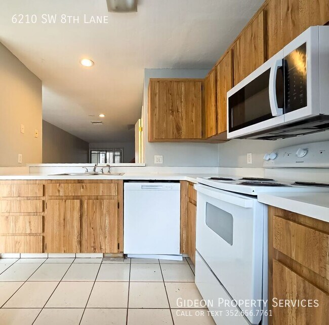 Building Photo - 6210 SW 8th Ln