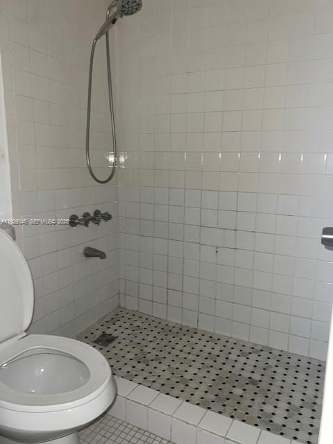 Building Photo - 10000 NW 80th Ct