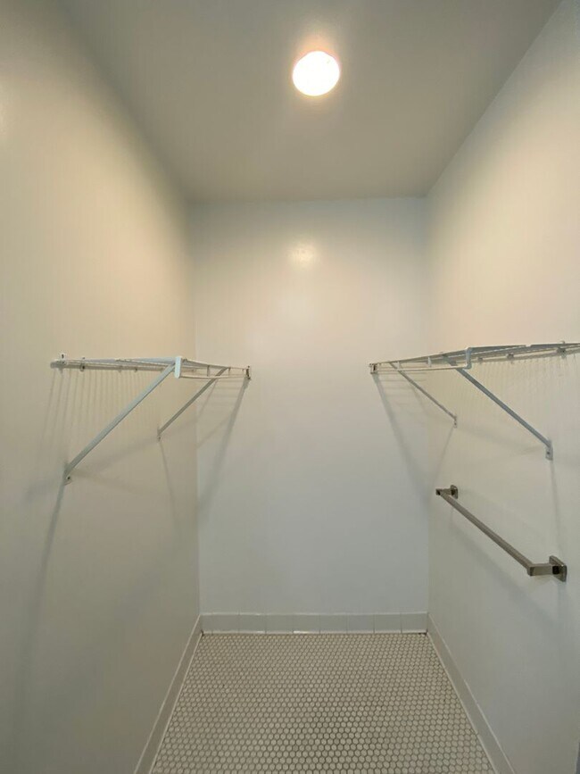 Building Photo - 1st Floor 1Bed/1Bath ALL Electric with W/D...