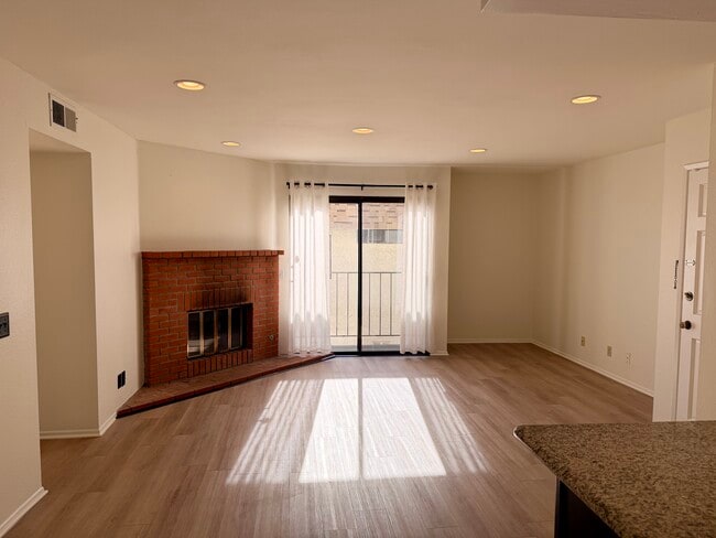 Building Photo - 10740 Lawler St