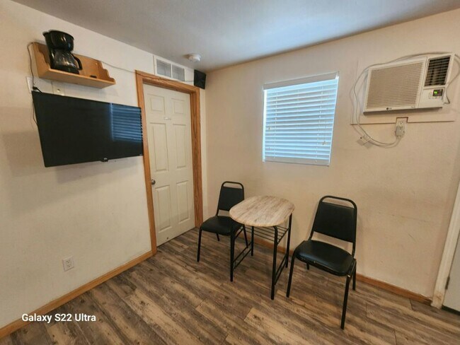 Building Photo - 1122 Gary Terrace