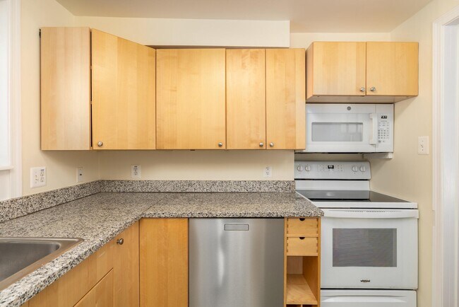 Building Photo - 6221 Walhonding Rd