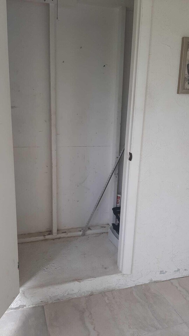 Building Photo - 5990 Pine Cone Ct