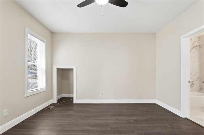 Building Photo - 395 8th St NE