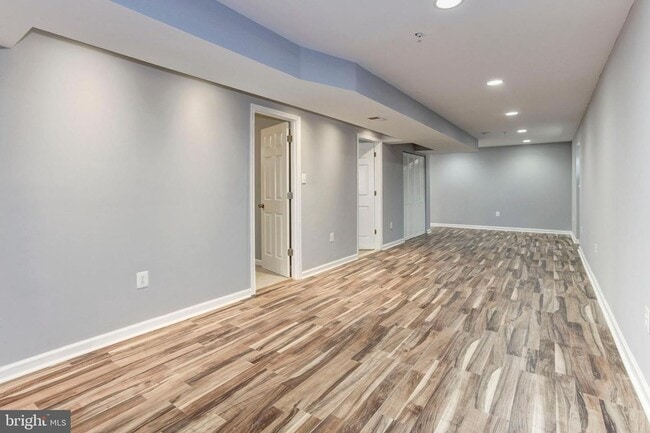 Building Photo - Spacious single family home with full basement