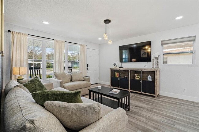 Building Photo - 4434 W Fairview Heights