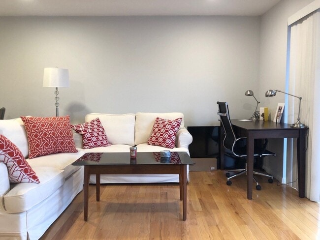 Building Photo - 36 Bellvista Rd