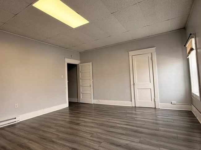 Building Photo - 211 5th St