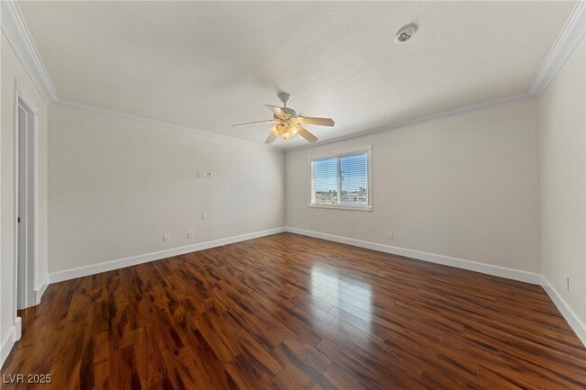 Building Photo - 144 E Robindale Rd