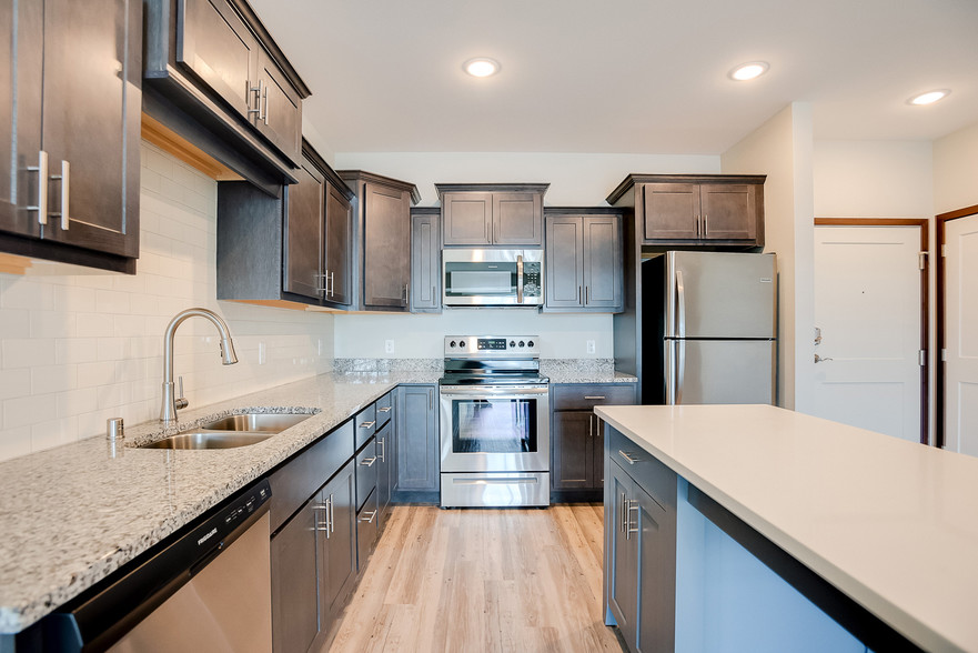 Large Kitchens - Crossroads at Elm Creek