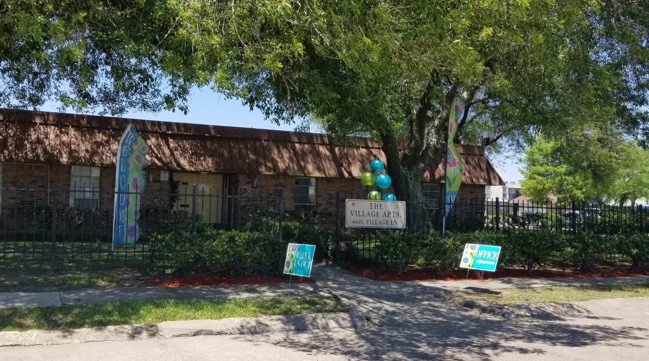 Building Photo - Village at Baytown