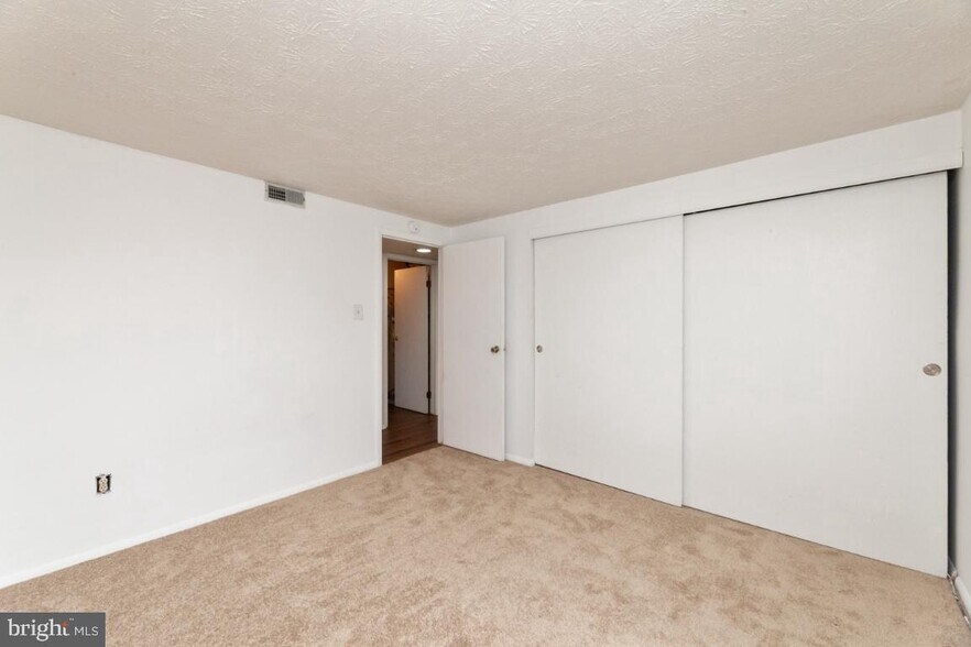 Building Photo - 4400 Groombridge Way