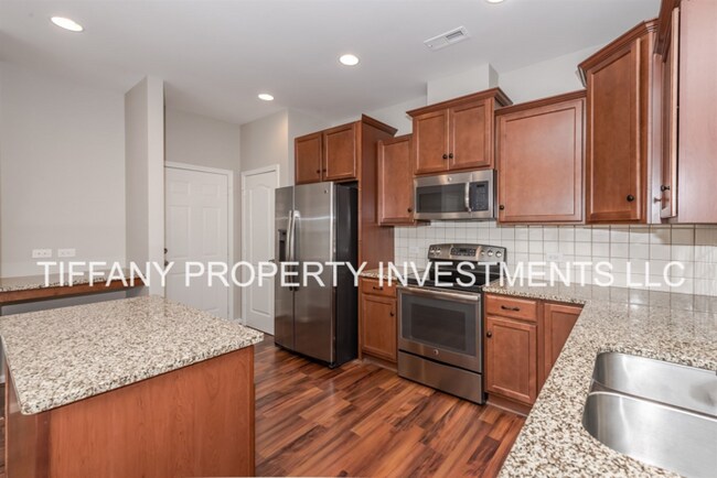 Building Photo - 8219 Romana Red Ln