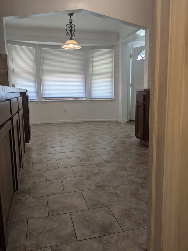 kitchen/dining room - 8490 Trinity St