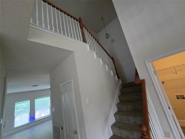 Building Photo - 8405 Luzerne Dr