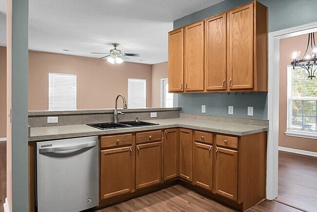 Building Photo - Beautiful 4 Bed/3 Bath home in Summerville SC, *Move-In Special $500 OFF FIRST MONTHS RENT* NO AP...