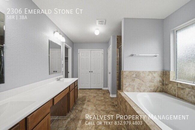 Building Photo - 2306 Emerald Stone Ct