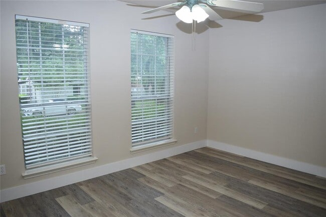 Building Photo - 3810 Newland Dr