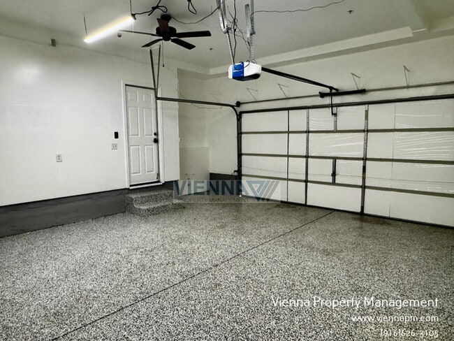 Building Photo - 829 Courtyards Loop