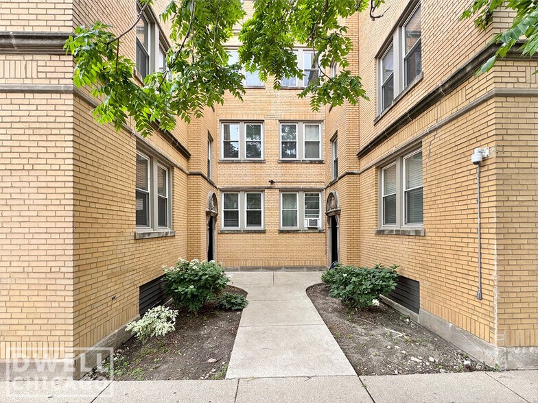 Building Photo - 3531 W Fullerton Ave