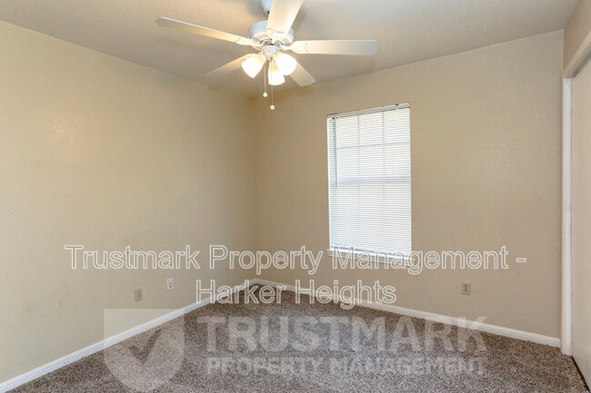 Building Photo - 800 Silver Creek Dr