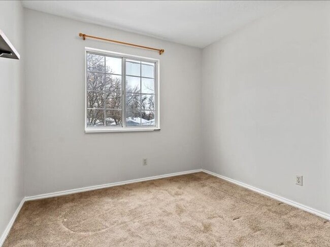 Building Photo - Salt Lake 3 bed 2 bath Family home