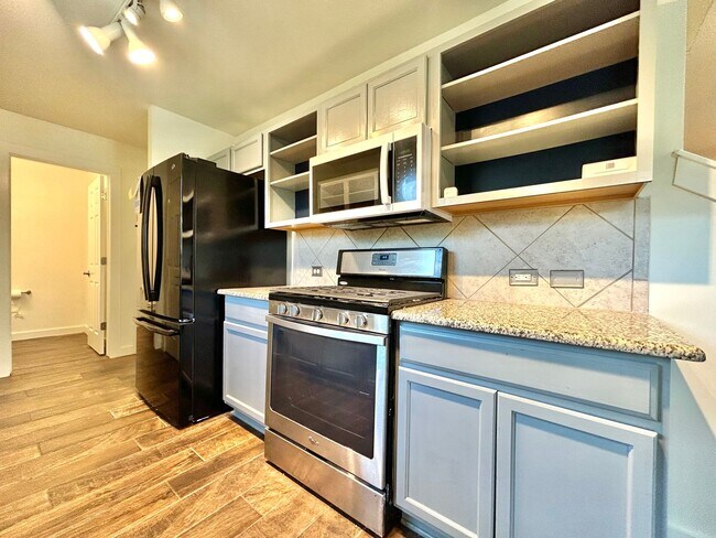 Building Photo - Gorgeous 3 Bed 2.5 Bath Single Family Home