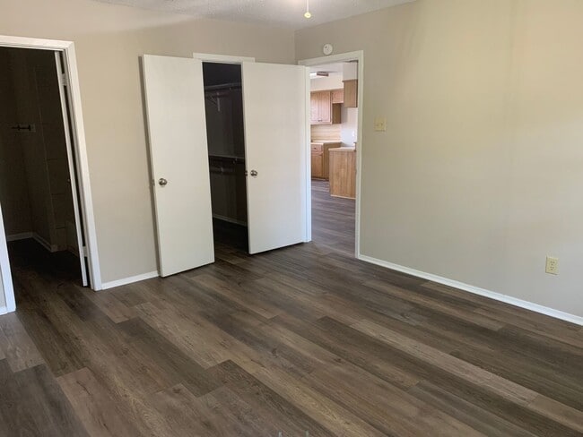 Building Photo - Rare Find!! 3 Bedroom, 2 Bath Home in Lorena for LEASE!