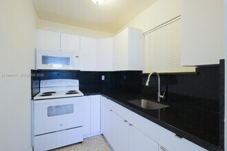 Building Photo - 3050 NW 21st Ave