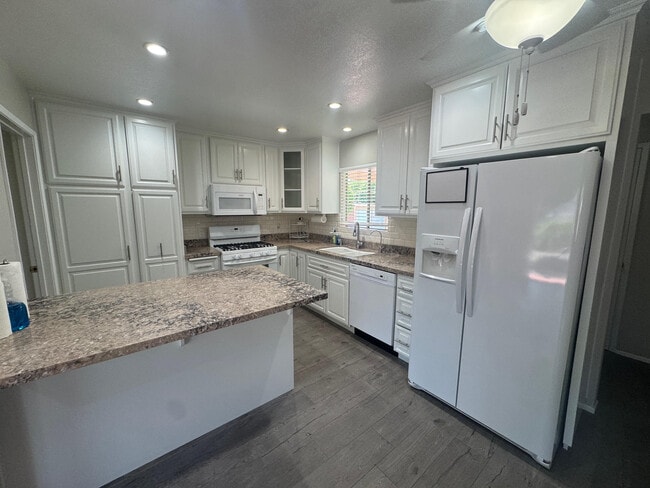 Building Photo - 2493 Los Feliz Dr