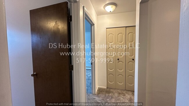 Building Photo - Lower level apartment - 2 bed 1 bath in La...