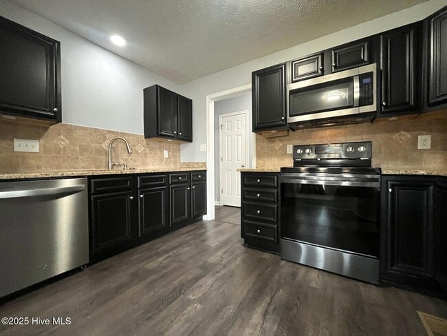 Building Photo - 1508 Thoroughbred Trail