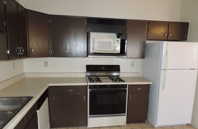 Building Photo - Desert Shadows Community