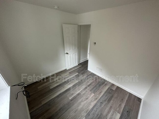 Building Photo - 528 S Duke St