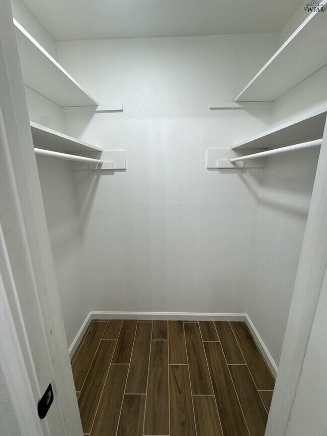 Building Photo - 1207 Danberry St