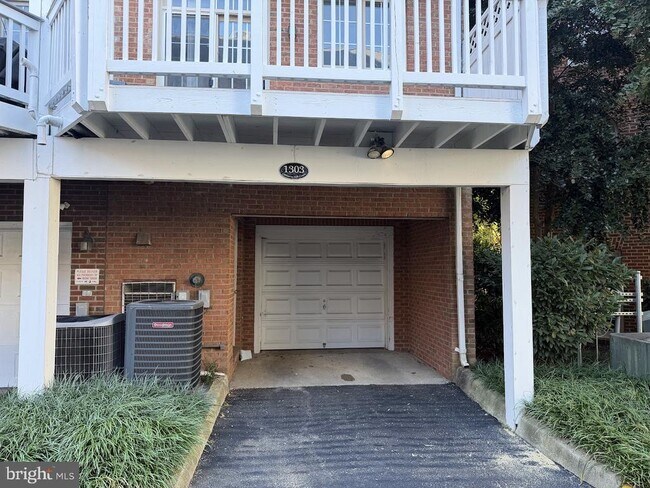 Building Photo - 1303 Cameron Hill Ct