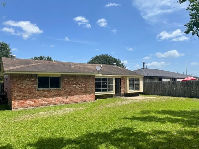 Building Photo - 3 bedroom / 2bath home in Southwest Houston.