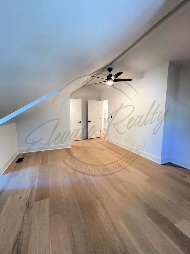 Building Photo - Modern Elegance in the Heart of Nashville ...