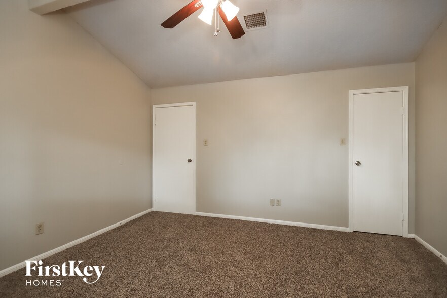 Building Photo - 2702 Forestbrook Dr