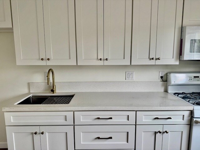 Building Photo - 279 S Evergreen Dr