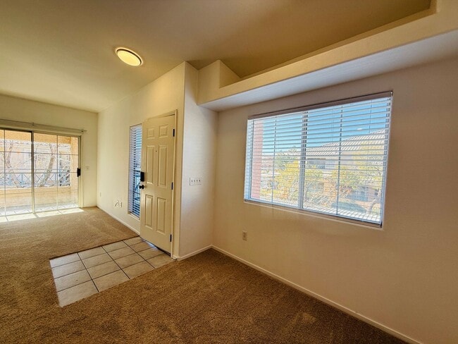 Building Photo - Recently Updated Condo-Available Soon!