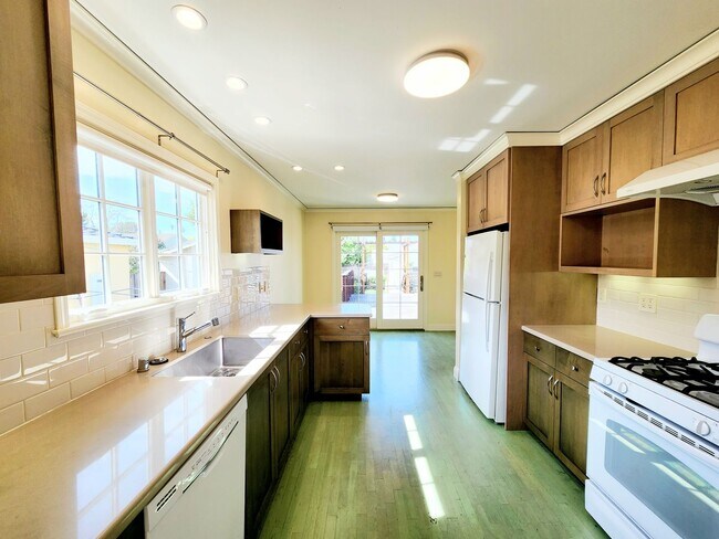 Building Photo - Lovely 2 bedroom house in San Mateo