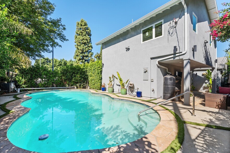 Pool - 4242 Van Nuys Blvd