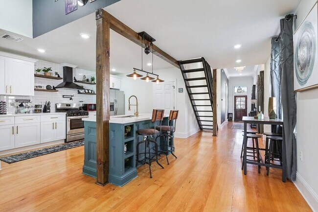 Building Photo - 2523 Gravier St