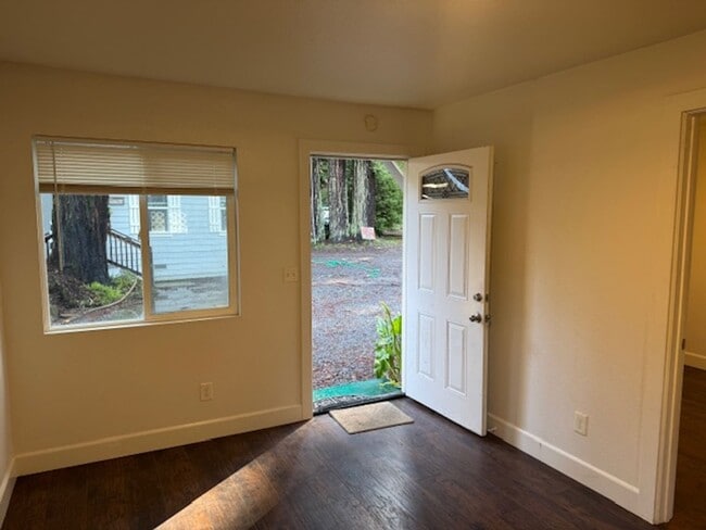 Building Photo - Clem Mora Rentals