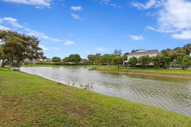 Building Photo - 5545 Courtyard Dr