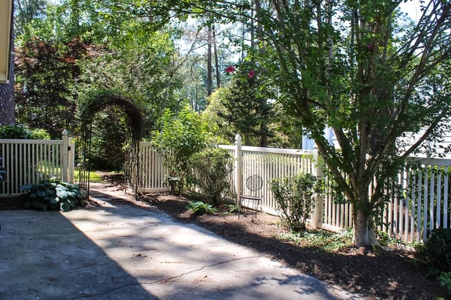 Building Photo - 1409 Chesnee Dr