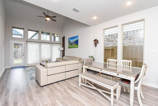 Building Photo - 6634 Albany Forest Ct