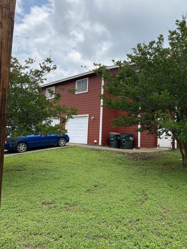 Building Photo - 232 Craddock Ave