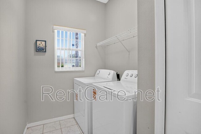 Building Photo - 121 Aurelia Ct